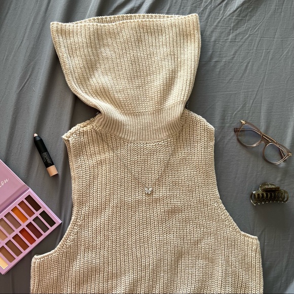 Cowl Neck Sleeveless Sweater - Picture 5 of 8